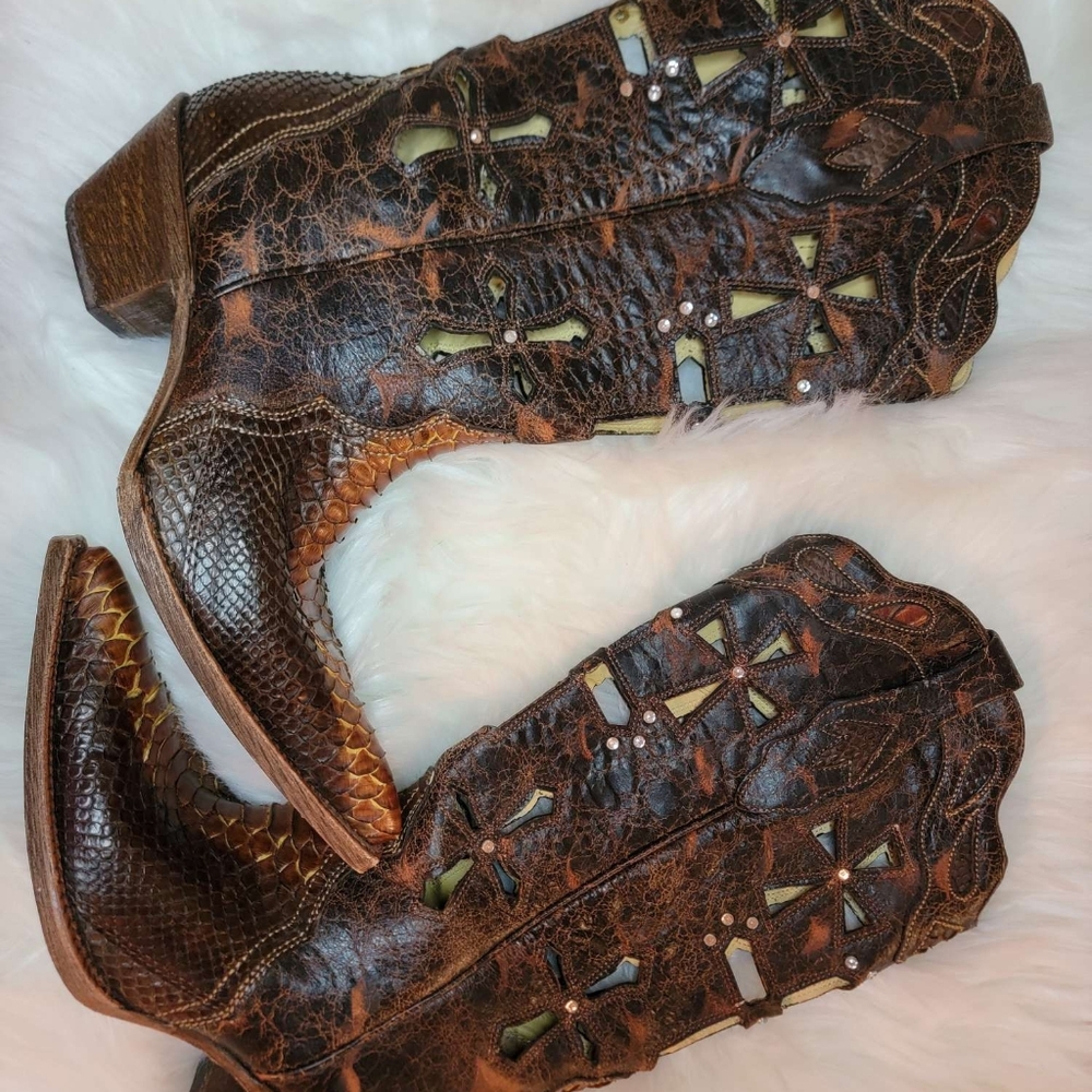 Corral Leather Musgo Python snip toe cowgirl boots size 8.5